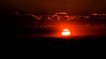 太阳西下夕阳映红天空高清视频素材