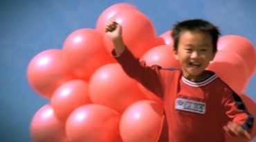 一大串红色气球